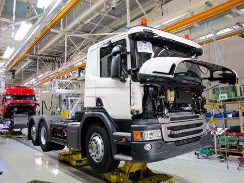 Lastbilstillverkarnas kartellbildning fortsätter att ge eko som ringar på vattnet. Foto: Scania.