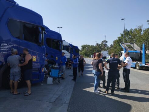 Polska Agmaz-förares strejker fortsätter att vara en het potatis. Foto: Faire Mobilität/Twitter.