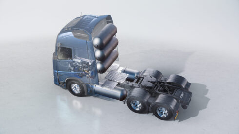 Volvo testar redan bränslecellselektriska lastbilar där el genereras ombord på lastbilen via bränsleceller. Nu utvecklar Volvo även lastbilar där en traditionell förbränningsmotor kan köras på grön vätgas. Illustration: Volvo Lastvagnar