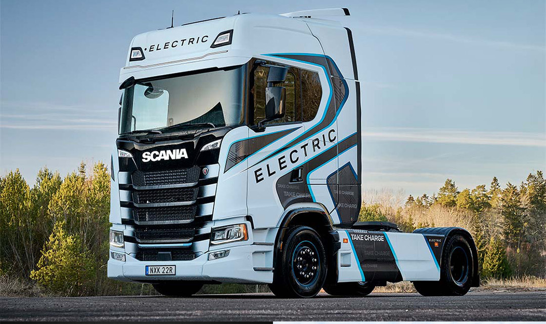Vill du provsitta en elektrisk lastbil finns en sådan på plats på torget. Foto: Scania.