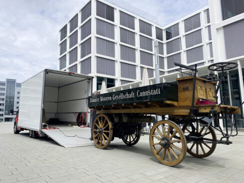 Från museum tillbaka på vägen. Reproduktionen av historiens första lastbil genomgår teknisk renovering. Foto: Daimler Trucks.