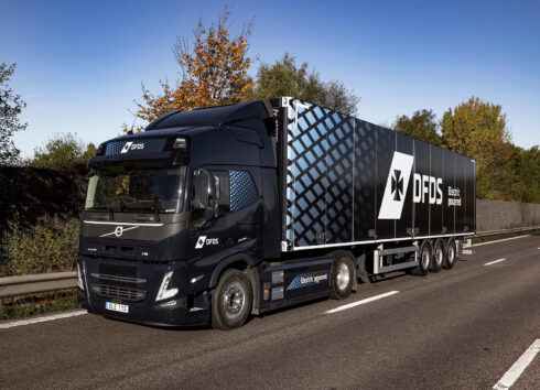     Med däck och däckövervakning från Continental vill DFDS sänka CO2-utsläppen inom transportindustrin. Foto: DFDS/Continental.