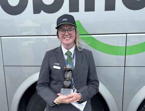 "Det är jätteroligt! Jag gjorde vad jag kunde och det gick bra", säger vinnaren Josefin Kihlberg. Foto: Transportföretagen.