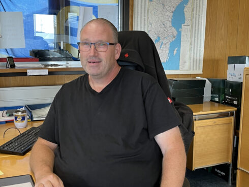 Peter Nertling kan ibland sakna livet ute på vägarna, men vill inte byta sin nya tillvaro till det som var. Foto: Privat.