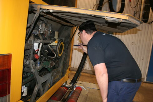 När ett besiktningsorgan delar ut en tvåa med krav på efterkontroll till ett fordon, gäller specifika regler för hur mycket fordonet får köras tills felet åtgärdats. Foto: Heidi Bodensjö/Proffs arkiv.