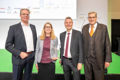   Jann Fehlauer, vd DEKRA Automobil, Anna Theander, chef för Volvo Trucks Accident Research Team, Stefan Grieger, vd för DVR, German Road Safety Council, professor Michael Weyde, EVU.