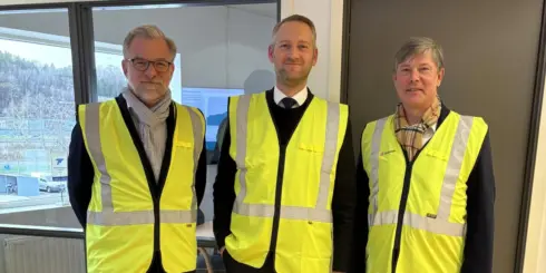  Från vänster Jonas Hagelqvist, vd Transportföretagen, Viktor Strömblad, EVP Global Groupage Product och Tomas Johansson, vd DSV Road i Göteborg. Foto: Transportföretagen.