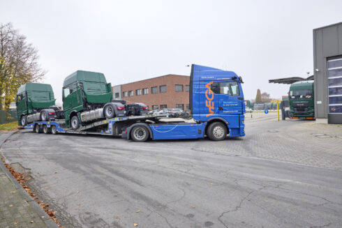 MAN:s logistikpartner Vega International förlitar sig på en kombination av järnväg och MAN eTruck för leverans av nya lastbilar. Foto: MAN.