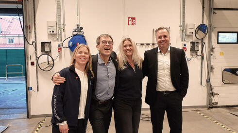   Från vänster Johanna Brunge Grant, Mattias Goldmann, Susanna Edberg och Niklas Stragne på Bilprovningen. Foto: 2030-sekretariatet.