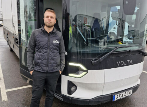 En nyfiken satsning på två idag 16-tons udda ellastbilar som ytterligare en väg till målet med en helt fossilfri flotta av transportfordon för Victor Falkenklev. Foto: Tommy Paremo