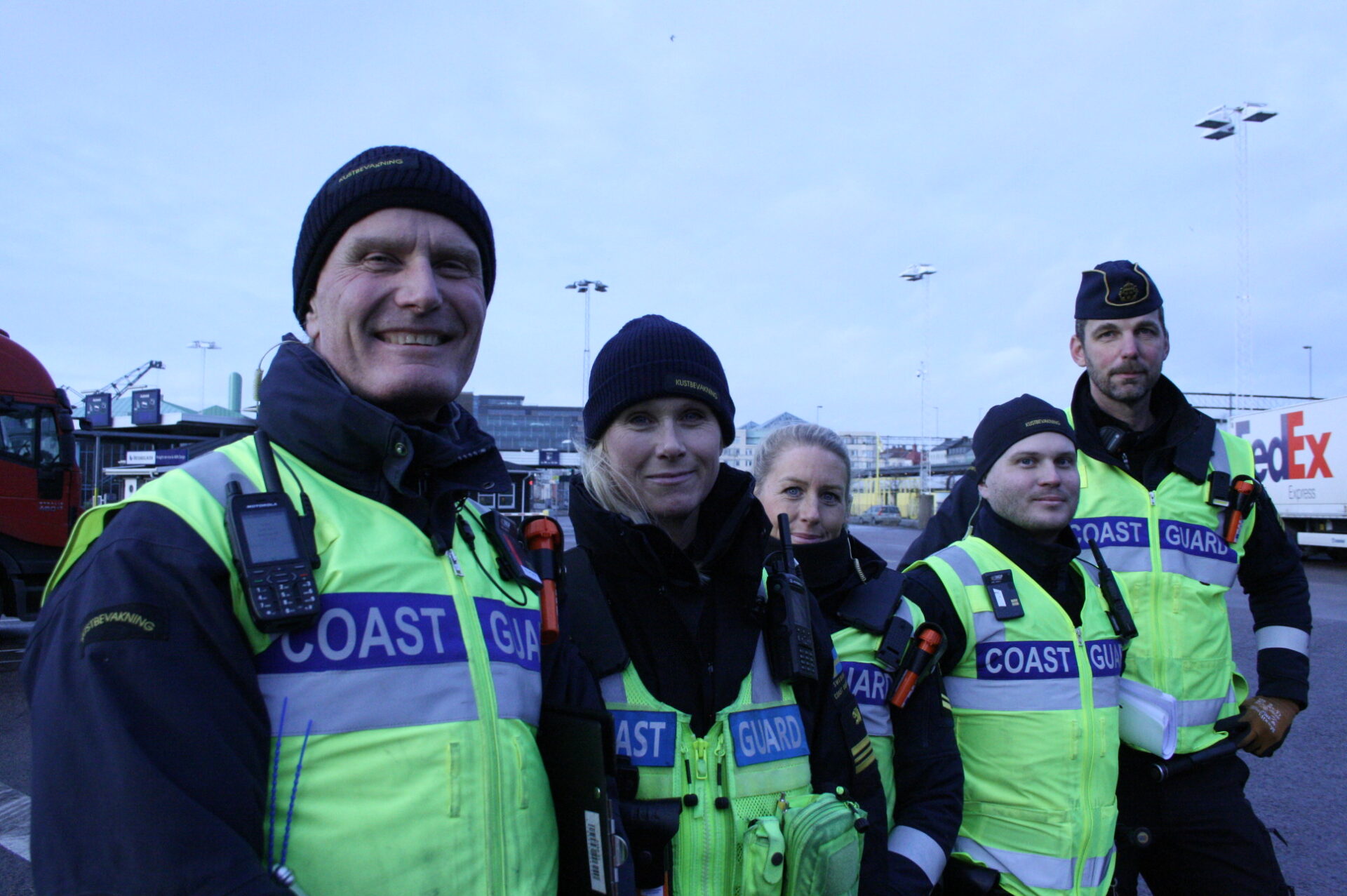  Fem av de sju farligt godsinspektörerna i Skåne. Från vänster Joakim Nilsson, Jonna Ström, Linnea Estvik, Victor Devinder och Arvid Tedvik. Foto: Heidi Bodensjö/Proffs.