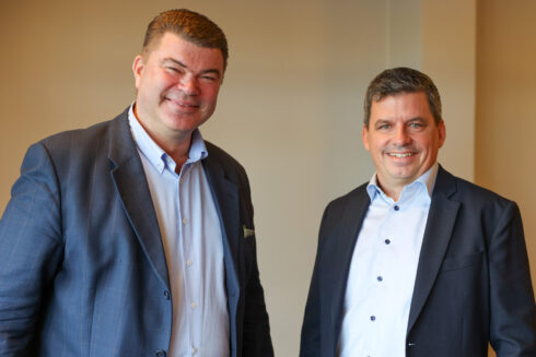 Peter Hammarberg och Jonas Wiklund, CEO Wibax Group AB. Foto: Wibax