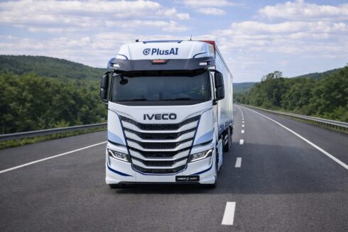 Företagen framhåller att trafiksäkerheten kan. höjas genom autonoma transporter. Foto: Iveco.
