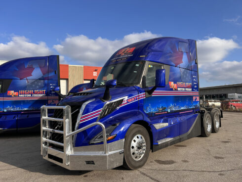 Volvo har levererat 125 VNL lastbilar till en kanadensisk kund - den största ordern hittills i Kanada på Volvos nya flaggskeppsmodell. Foto: Volvo Trucks