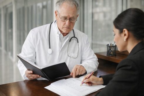 Personerna på bilden har inget med artikelinnehållet att göra.