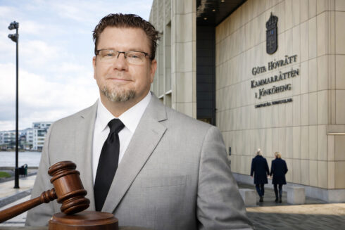 "Transportstyrelsen drog ut på tiden trots att ny praxis införts", säger trafikjurist Henrik DA Broberg, Trafikjuristerna. Fotomontage: Göran Rosengren/Proffs.