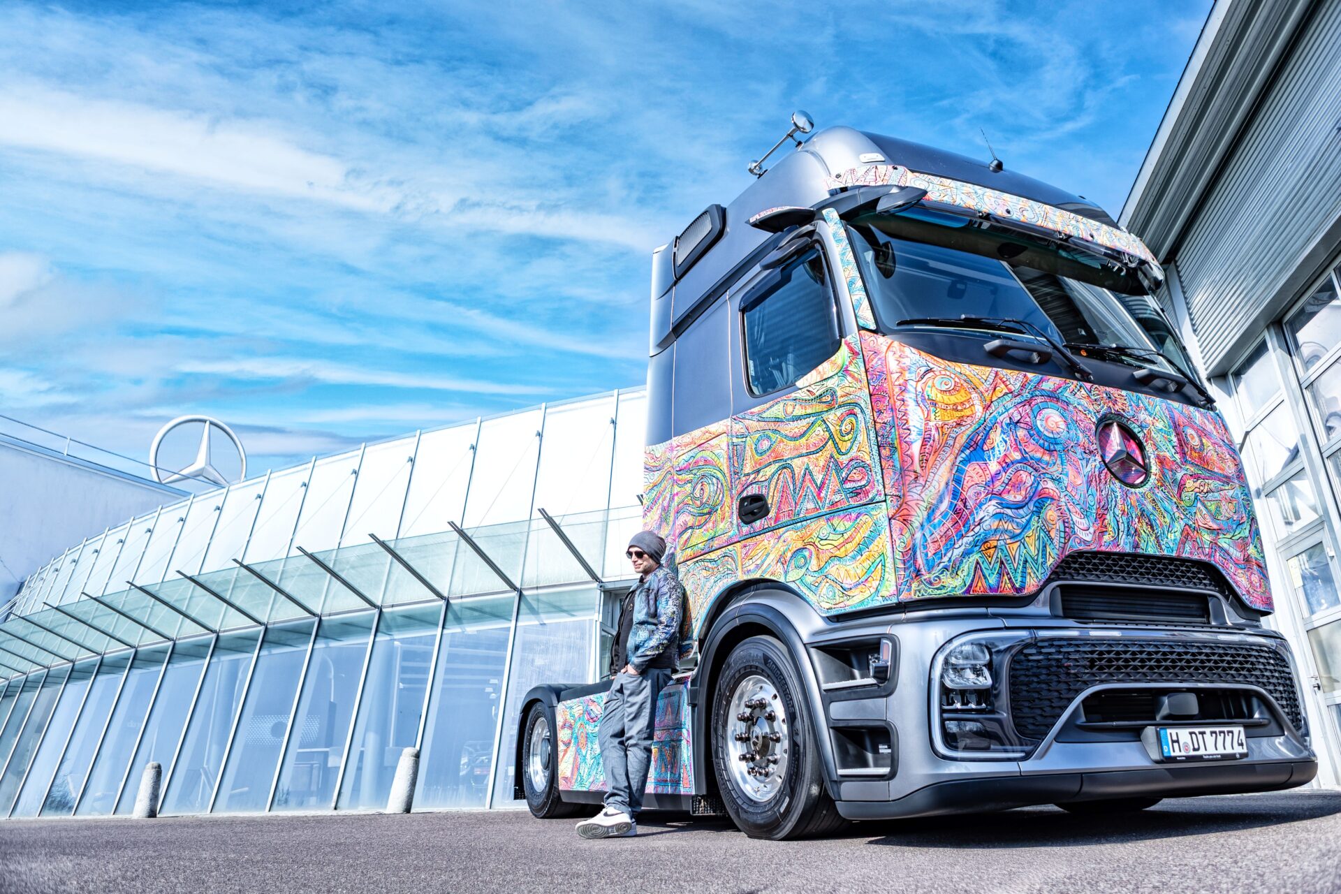Den 7 april rullar Actros L ProCabin Art Edition med på en turné i Tyskland. Foto: Daimler Group.