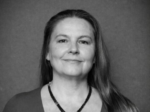 ”Förslaget är välkommet, men det riskerar att missa det verkliga problemet då problemet i yrkestrafiken är betydligt större än att bara behöva göra om ett teoriprov", säger trafikjurist Britta M Kjellin, Trafikjuristerna. Foto: Trafikjuristerna.