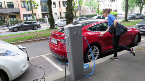 ”EU:s omsvängning riskerar bromsa elektrifieringen”, säger IVL. Foto: IVL.