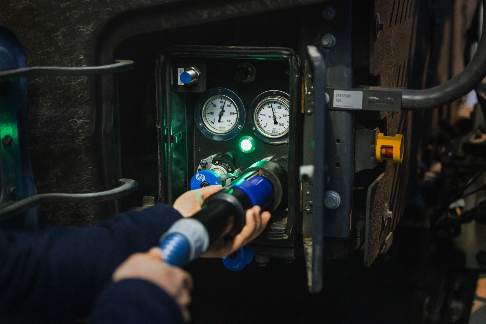 Pågående tankning. Foto: Volvo Lastvagnar.