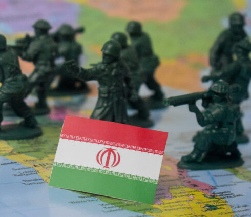 Att Hormuzsundet stängdes har haft negativ påverkan på drivmedelspriserna. Foto: Saifee Art/Unsplash.