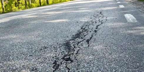   Bron i Lennartsfors måste åtgärdas vilket kommer att påverka trafiken. Foto: Trafikverket.