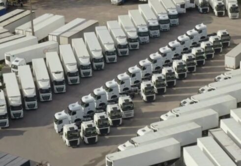 "Standardisering kräver inte investeringar i helt nya fordon eftersom hyfsat nya begagnade lastbilar med matchande specifikationer och dokumenterad servicehistorik kan ge liknande fördelar till en lägre kapitalkostnad", säger Algirdas Radauskas. Girteka säljer sina fordon efter cirka två till tre år. Foto: Girteka.