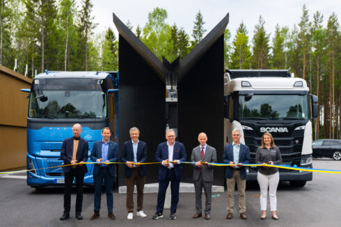 Från vänster: Stefan Nyström, chef för avdelningen för klimat och luft, Naturvårdsverket Rickard Nordin, energipolitisk talesperson, Centerpartiet Johan Engebratt, head of Powertrain Strategic Development, Volvo Group Trucks Technology Per-Arne Blomquist, vd, Qarlbo Urban Granström (S), kommunstyrelsens ordförande i Nyköping Tony Sandberg, vice president, Scania Pilot Partner Frida Jahnke, drivmedelsansvarig, Maserfrakt. Foto: Oliver Cedenheim