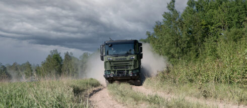 Scanias modulära skyddade hytt är utvecklad för att kombinera besättningsskydd, mobilitet och operativ prestanda. Lösningen är framtagen för krävande försvarsmiljöer där skydd och tillgänglighet är avgörande. Foto: Scania Group.