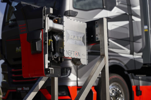 Ellastbilar med två förare skulle kunna dra nytta av laddningskapaciteter på över en megawatt. Även om lastbilen inte skulle kunna laddas över natten skulle kortare laddningstider vara fördelaktiga. Foto: MAN/NEFTON.