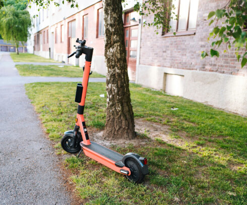    MHF kräver: Inför promillegräns och åldersgräns för elsparkcyklister. Foto: Bilderboken/Unsplash.