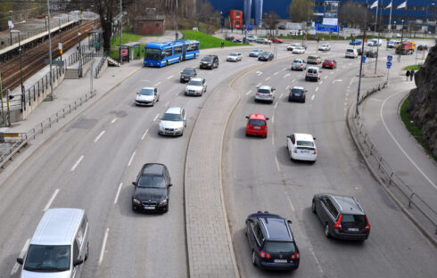 "Rekordstora skattesänkningar på fossila drivmedel försvårar omställningen”, konstaterar 2030-sekretariatet. Foto: Trafikanalys.