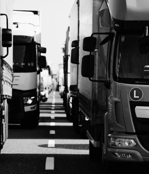 Nu "mullrar" åter åkerier från Balkan och vill ändra EU:s regler. Foto: Wolfgang Hasselmann/Unsplash.