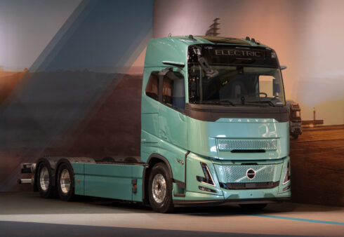  Volvo FH Electric och FH Aero Electric med längre räckvidd lanseras nu med jämnlast och släp, godkänd för upp till 80 tons tågvikt. Foto: Volvo Lastvagnar.