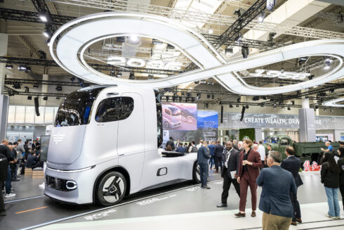Representationen från de kinesiska tillverkarna var stor. Bland annat visade FAW Trucks sin futuristiska TL.X. Foto: Photovision-DH/IAA Transportation