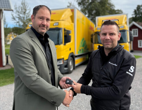 Jonny Karlsson, Värnamo Godstrafik och Emil Hermansson, Svenstigs Lastbilar. Foto: Scania